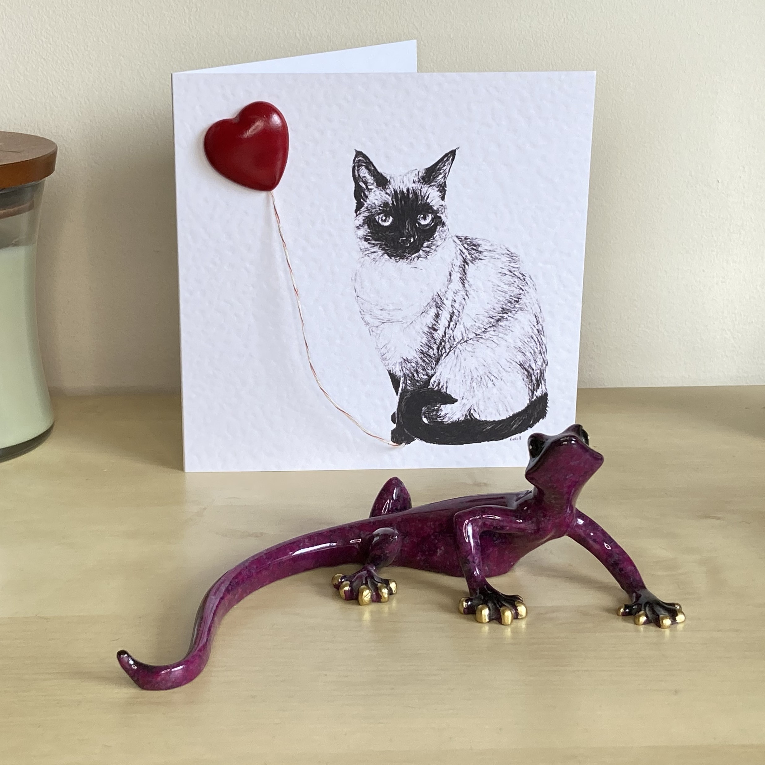 Siamese 15cm greetings card with 3D red heart balloon